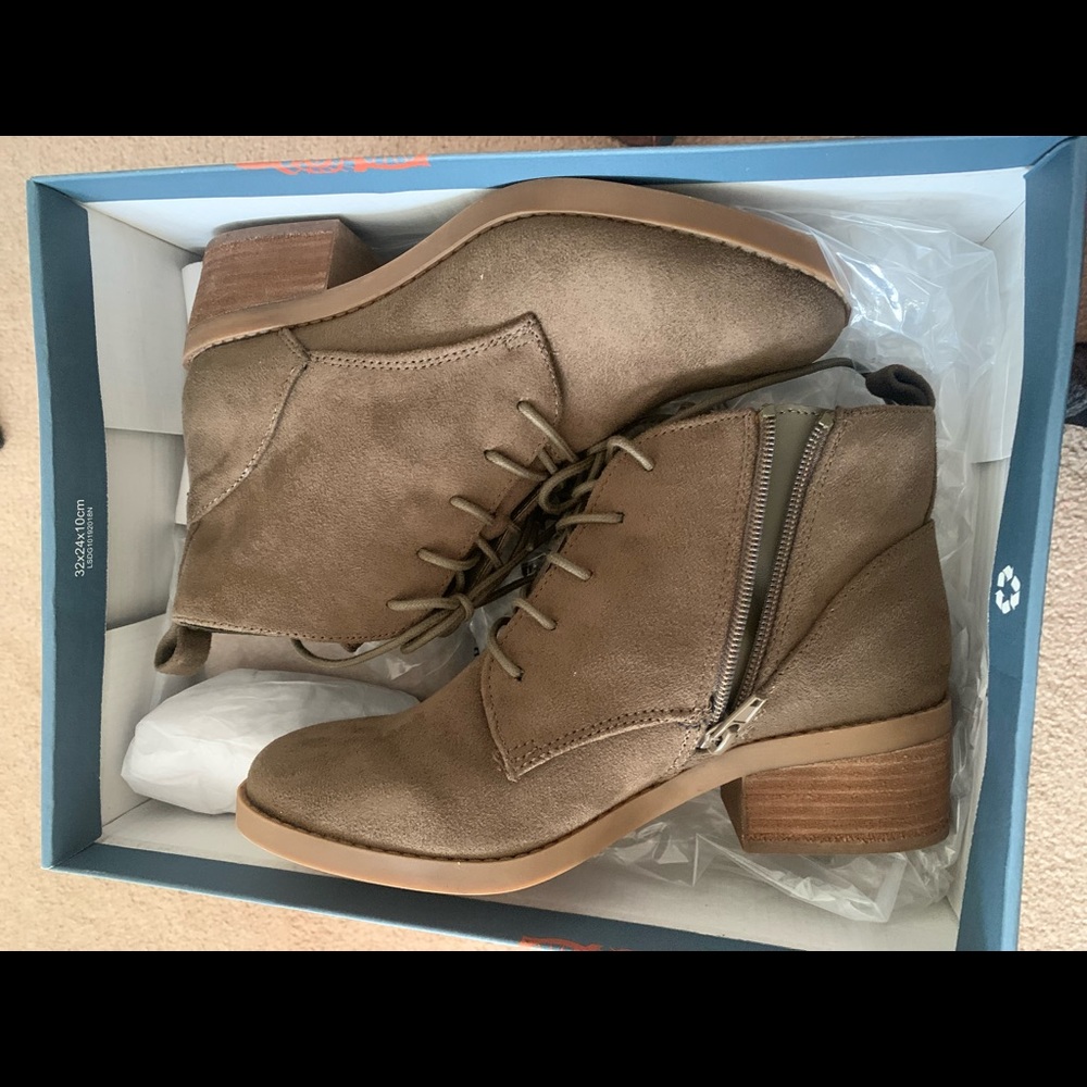 Brand New Carlos Santana Booties 6.5